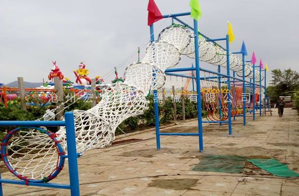 北京昌平區(qū)靜怡山莊承建的青少年體能拓展樂(lè)園項(xiàng)目安裝完
