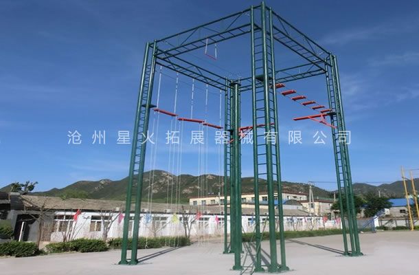 四面體高空-高空拓展訓(xùn)練設(shè)備-高空拓展器械