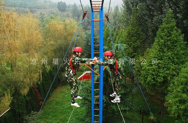 高空拓展器材，高空拓展訓(xùn)練架