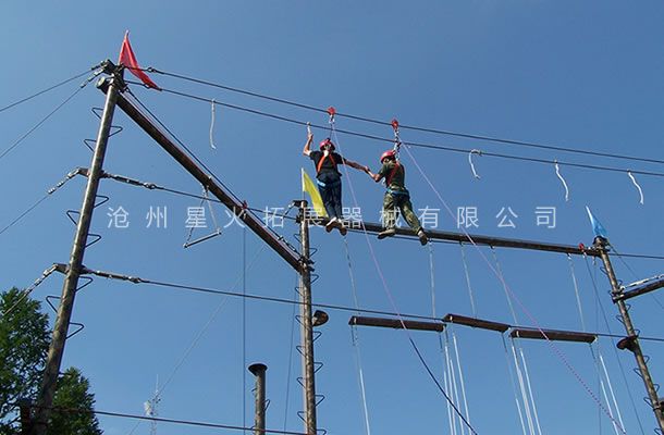 叢林繩橋-高空單項(xiàng)器材-天使之手-高空吊繩橋