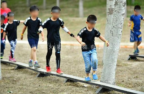 獨(dú)木橋障礙-兒童勇士賽器材-兒童障礙賽設(shè)備
